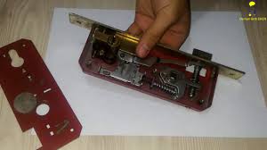 Pvc pencerelerin kolu ani bir zorlama ile kırılabilir bu durumda. Silindirli Kapi Kilidi Calisma Mekanizmasi Youtube