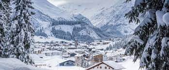 Steeds meer plaatsen in oostenrijk zijn afgesneden van de buitenwereld door de grote hoeveelheid sneeuw die er is gevallen. In Deze Zeven Skigebieden In De Alpen Valt De Meeste Sneeuw