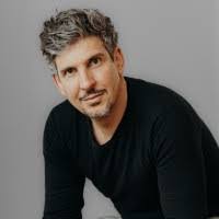 Paula Hammer's Instagram, Twitter & Facebook