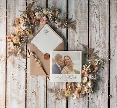 Insiemeonline.it vi mette a disposizione tante idee per inviti matrimonio e modelli partecipazioni di nozze gratuiti da scaricare già pronti per la stampa! 10 Partecipazioni Di Nozze Super Creative Pane Amore E Creativita