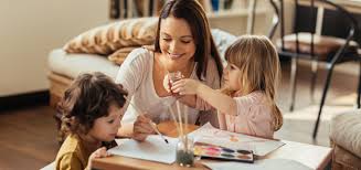L'assistante maternelle / l'assistant maternel accueille chez elle, de façon régulière ou occasionnelle, un ou plusieurs enfants de moins de 3 ans pendant que les parents travaillent. Travailler A Domicile Les Assistantes Maternelles Ont Le Vent En Poupe Regionsjob