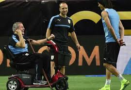 Todo sobre oscar tabárez, noticias en imagenes, fotos, videos, audios, infografias, interactivos y gobierno uruguayo distinguió al seleccionador nacional, oscar washington tabárez con el premio. Il Maestro Tabarez Sta Lottando Dalla Sindrome Di Guillain Barre Il Blog Dello Sportivo