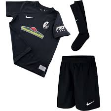 Sc freiburg will don a limited edition hummel home kit for their meeting with augsburg on saturday. Sc Freiburg Auswartstrikot Mini Kit Nike 21 22