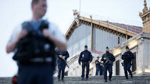 Vendredi 28 mai, une policière municipale a été blessée grièvement par arme blanche à la. Attaque Au Couteau A Marseille Le Tueur Avait Eu