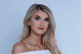 Deanna Decker's Instagram, Twitter & Facebook