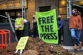 Daily mail (mailonline) is one of the world's largest english speaking news sites. Extinction Rebellion Protestors Dump 7 Tons Of Horse Manure Outside Daily Mail Offices Mylondon