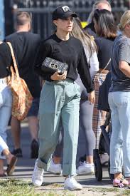 Natalie portman might be busy filming thor: Natalie Portman In A Black Cap Was Seen Out In Sydney 04 23 2021 1 Lacelebs Co