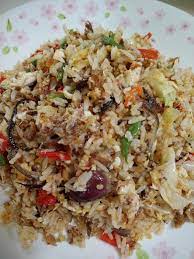 Saus yakiniku (kecap asin + kecap ikan + saus tiram + bumbu bawang + minyak jamur spesial + wajan). Resepi Nasi Goreng Cili Padi Ikan Viral Muafakat Johor Facebook