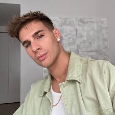 Brad mondo (born october 28, 1994), is an american hairstylist. Brad Mondo Hair Stylist Wiki Bio Age Height Weight Girlfriend Net Worth Career Facts Starsgab