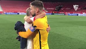 Our database contains more than 16 million free transparent png files. Despedida De Vaclik Y Franco Vazquez Del Sevilla Fc En Video