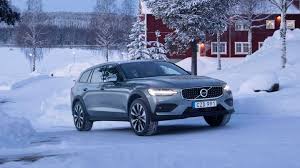 2020 Volvo V60 Cross Country Lands With 46 095 Starting