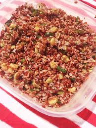 Se vi è piaciuta questa ricetta forse potrebbero interessarvi anche l'insalata di riso salmone e zucchine o l'insalata di riso tonno e. Insalata Di Riso Rosso Con Gamberetti E Verdure Ricette Al Volo