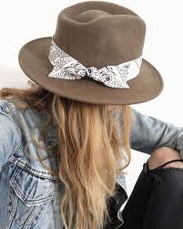 Epingle Sur Josette Bernard Pret A Porter Chapeau