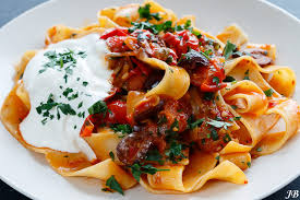 Koop 2 voor €1,99 per stuk en bespaar 13%. Pappardelle Met Rozenharissa Zwarte Olijven En Kappertjes Carolines Blog Bloglovin