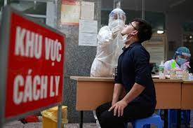 Mùa đông, nấm cordyceps sẽ thâm nhập và ký sinh trong cơ thể ấu trùng sâu non đồng thời hút hết chất dinh dưỡng khiến sâu chết. Ncwf9mn7mglrwm