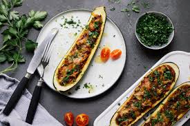 Gefullte Zucchini Mit Veganem Hackfleisch Recipe Zucchini Food Vegan Mince