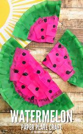 Kindergarten activities are great when you use paper crafts for kids to make dinosaurs come alive! 240 End Of The School Year Ideas End Of School Year End Of School School