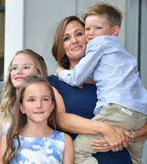 You can get the jennifer garner kids 2021 here. Jennifer Garner S Son Gives Her A Check For Being My Mama