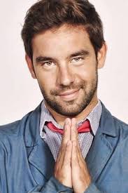 Candela vetrano es una cantante, actriz y diseñadora argentina. Agustin Sierra Movies Age Biography