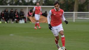 Toujours en 1991 et malgré son sauvetage en d2, les chamois quittent la scène professionnelle, la lnf rétrogradant financièrement niort en d3. Football Ligue 1 Le Stade De Reims Cede Vallier A Niort