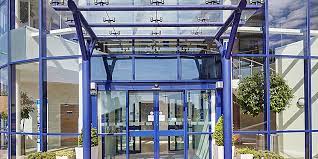 The hotel benefits from an on site car park, a bar and a restaurant. Holiday Inn Express Hotel London Newbury Park