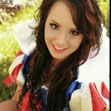 Sarah Glisson's Instagram, Twitter & Facebook