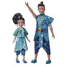 Main charactersraya the daughter of the heartlands' chief benja, having been trained to be when namaari informs her that raya is colleting the dragon gem pieces to save the world, instead of working with her, she orders her daughter to seize the gem. Disney Raya And The Last Dragon Young Raya And Chief Benja Dolls With Clothes Walmart Com Walmart Com