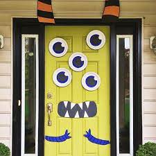 Today we bring some best halloween door decorations idea for you. 30 Spooky Halloween Door Decorations To Rock This Year Halloween Door Decorations Diy Halloween Decorations Halloween Diy Door