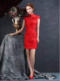 Teksturnya yang timbul dan tegas memang memberikan kesan mewah dalam kebaya. Cantik Dan Menawan Dengan 7 Gaun Brokat Yang Fashionable Dan Jenis Jenis Kain Brokat Yang Harus Kamu Ketahui