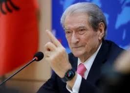 Mirush Kabashi gënjeshtar ordiner”. Hervin Çuli sherr edhe me Herion  Mustafarajn