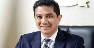 Anak sulung kepada menteri ekonomi, datuk seri mohamed azmin ali bercerita tentang pengalamannya beraya dari kecil sehingga kini. Azmin Ali Malaysian Men Family Childhood Azmin Ali Biography