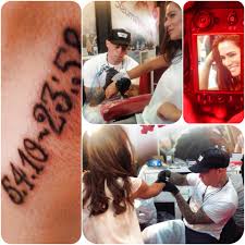 O filho de pai roberto marinho e mai stella goulart marinho é economista, anno 2021 famoso por ceo of the editorial board and vice president of the organizações globo. Claudia Vieira Faz Tatuagem Com Ami James No Rock In Rio
