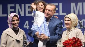 Jun 05, 2021 · cumhurbaşkanı recep tayyip erdoğan'ın damatları kim, adları nedir soruları son günlerde merakla soruluyor. Yeniden Dede Olan Erdogan In Kac Torunu Var Medyafaresi Com Mobil