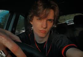 he's a SHMOOVE operator😏🕺🏻