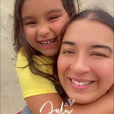 Which fresas con crema tres leches looks better?