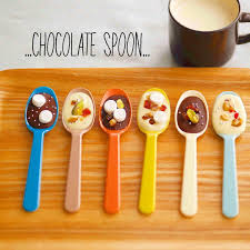 大創出版 on instagram ダイソースイーツレシピシリーズ17 ハッピー デコスイーツ から カラフルスプーンチョコ ホットミルクなどの温かい飲み物に入れて 溶かしながらいただきます おうちでお友達とお茶するとき さり気なく添えてみて daiso