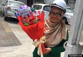 432) berkata, disunnahkan menggundul rambut kepala bayi pada hari ketujuh. Pengalaman Buat Surprise Delivery Hadiah Hari Jadi Myrujukan