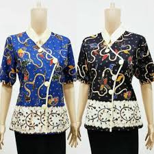 Biasanya pada bagian samping atau belakang dibuat lebih panjang atau sebaliknya untuk memberi kesan unik. Jual Blus Wanita 121 161 Batik Atasan Kemeja Modern Murah Kancing Samping Hitam Plastik Opp Kota Surakarta Pusat Batik Sarimbit Tokopedia
