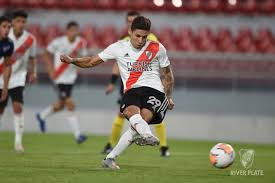 Последние твиты от gonzalo montiel (@gonzamontiel29). Roma Negocia A Contratacao De Lateral Direito Do River Plate Lance