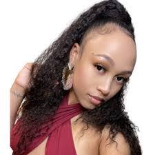 Bea Davidson's Instagram, Twitter & Facebook