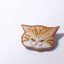 小鳥刺繍ブローチ ちょこんと雀 ねこ 刺繍 刺繍 図案 猫のクロスステッチ