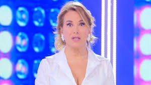 Questo pomeriggio, dal suo salotto tv pomeriggio cinque, la conduttrice barbara d'urso ha annunciato i nomi degli opinionisti che l'affiancheranno nella. Il Tritacarne Di Barbara D Urso Emanuela Marchiafava