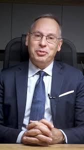 Antonio Scialletti is a MBA Program Director and Professor of Strategy at  RBS in Rome. He has 25 year-long experience of strategic and international  business consulting in USA, Europe and China. Professor