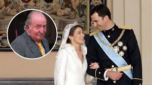 El rey Juan Carlos I tuvo que intervenir en una violenta pelea que se produjo en la boda de los reyes Felipe y Letizia | Vozpópuli