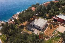 The town of hvar is one of the most famous destinations in croatia. Kroatia Hvar Hus I Rolig Beliggenhet Forste Rad Til Sjoen Til Salgs