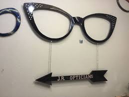 Does Your Practice Have A Center Piece To Set Yourself Apart Decoration Is A Huge Part Of Merchandising Every Eyewear Store Design Eyewear Store Store Design