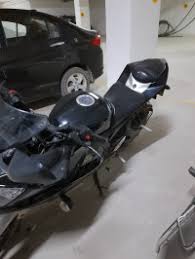 Coupled with the rear fender assembly flicking it from one direction to another however requires little more effort compared to the older r15. Used Yamaha Yzf R15 V2 In India With Warranty Loan And Ownership Transfer Available Bikes4sale