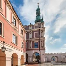 Market sieci castorama powstał w starym mieście koło konina. Zamosc Dlaczego Jest Nazywany Miastem Idealnym New Polish Design