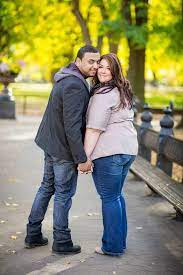 Real Curvy Engagement Central Park Fall Engagement The Pretty Pear Bride Plus Size Bridal Magazine Couples Poses For Pictures Couple Photoshoot Poses Couple Photography Poses