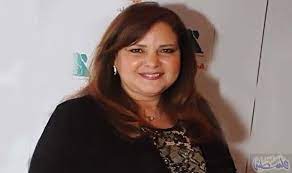 دلال عبد العزيز تكشف أنها تأث رت لرحيل محمود عبد العزيز performance egyptian actress long hair styles